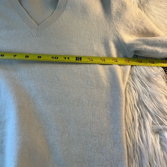 Cashmere Antonio Melani V neck sweater - Picture 10 of 11